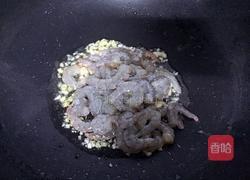 西兰花炒虾仁的做法图解5