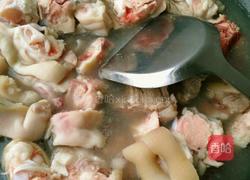 红枣枸杞炖猪脚的做法图解1