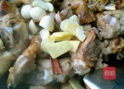 红枣枸杞炖猪脚的做法图解5