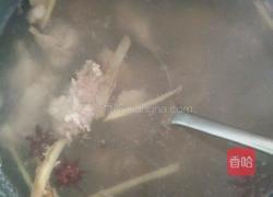 白萝卜玉米排骨汤的做法图解5