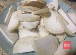 杏鲍菇炒肉的做法图解1