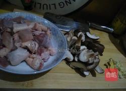 冬菇焖鸡的做法图解1