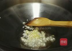 胡萝卜黑木耳炒牛肉的做法图解2