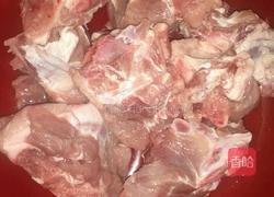 红烧土豆大骨头的做法图解1