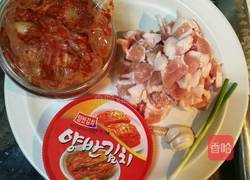 辣白菜五花肉的做法图解1