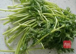 清炒蒜蓉茼蒿的做法图解1