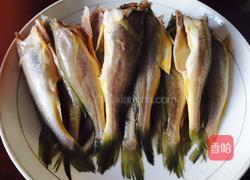 葱烧黄花鱼的做法图解1