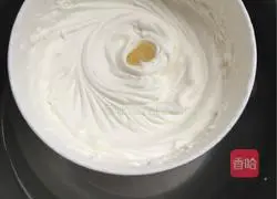 Illustration of how to make cream cake rolls 16