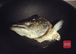 三文鱼头味噌汤的做法图解2