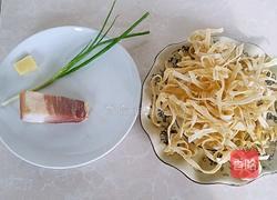 腊肉煮豆丝的做法图解1