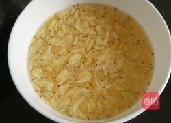 虾皮韭菜卷饼的做法图解1