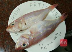 香煎红鱼的做法图解1