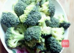 西兰花炒木耳的做法图解3