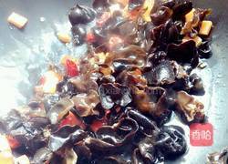 西兰花炒木耳的做法图解7