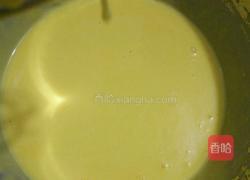 火龙果奶油蛋糕卷的做法图解3