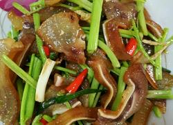 香芹炒腊猪头肉