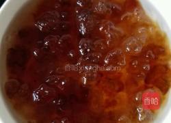枸杞桃胶银耳羹的做法图解2