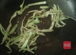 青椒土豆胡萝卜丝的做法图解7