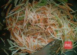 青椒土豆胡萝卜丝的做法图解9