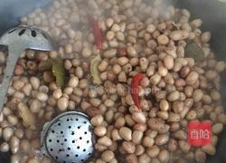 凉拌五香花生的做法图解2