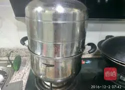 Illustration of how to make pork, bean and dried mushroom buns 13