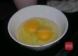 香菇炒鸡蛋的做法图解1