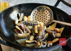 蒜籽烧鳝段的做法图解6