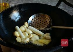 蒜籽烧鳝段的做法图解5