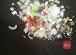 土豆炒小芹的做法图解3