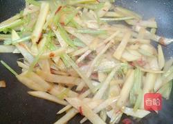 土豆炒小芹的做法图解6