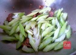 孜然牛肉炒西芹的做法图解8