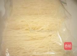 螃蟹煮粉干的做法图解1