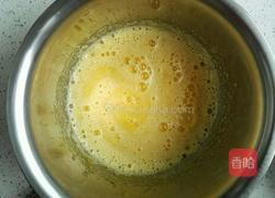 蓝莓戚风蛋糕卷的做法图解3