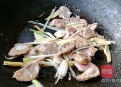 西兰花莲藕炒肉片的做法图解6