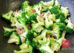 西兰花莲藕炒肉片的做法图解9