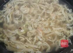 酸菜肉丝粉条汤的做法图解6
