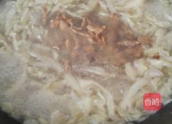 酸菜肉丝粉条汤的做法图解7