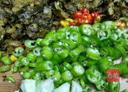 酸菜煮笋的做法图解1