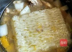 鸡肉南瓜萝卜汤粉的做法图解2