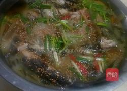 酸菜粉条炖鱼的做法图解12
