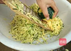 Illustration of how to make pumpkin filling dumplings 2