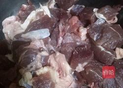 牛肉烧萝卜的做法图解1