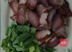 青蒜炒（瘦）腊肉的做法图解1