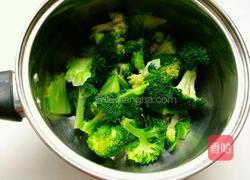 香菇炒西兰花的做法图解5