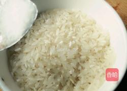 西兰花肉丸粥的做法图解1