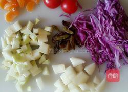 紫甘蓝水果沙拉的做法图解2