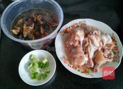 榛蘑炖鸡腿的做法图解2