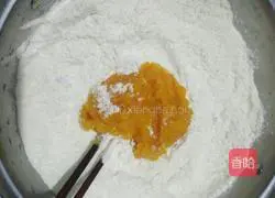 Illustration of how to make plum pumpkin cake 5