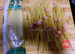 炒火腿穿意大利面的做法图解1