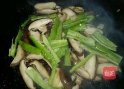 香菇尖椒炒鸡蛋（蚝油口味）的做法图解9